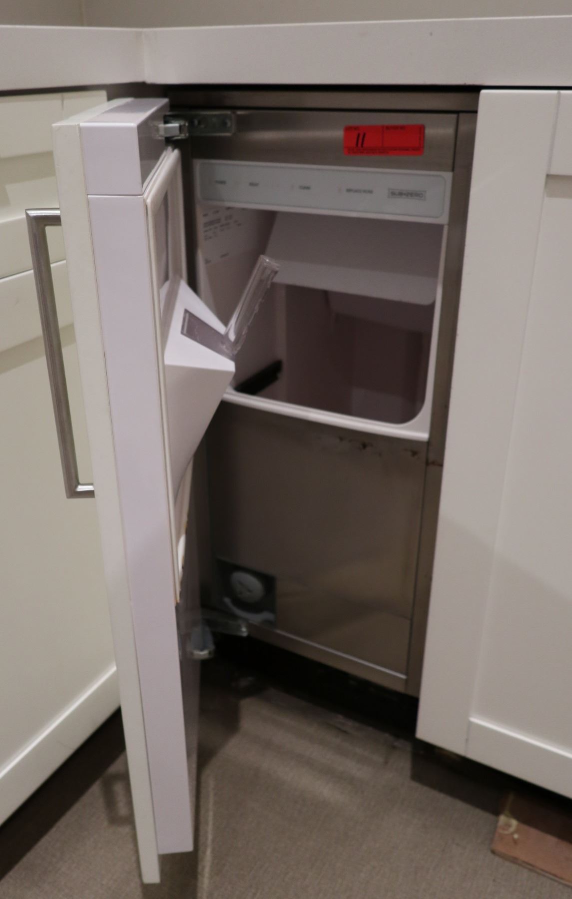 Sub Zero Model Uc 15ip Undercounter Ice Maker W Cabinet Door