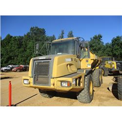2005 JOHN DEERE 250D ARTICULATED DUMP, VIN/SN:201638 - CAB, A/C, 23.5R-25 TIRES