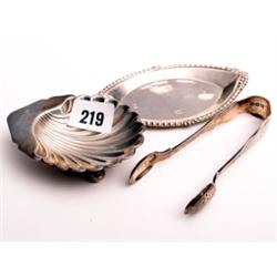Silver hallmarked sugar tongs, Birmingham 1900, together with 2 small silver trays, Birmingham (tota