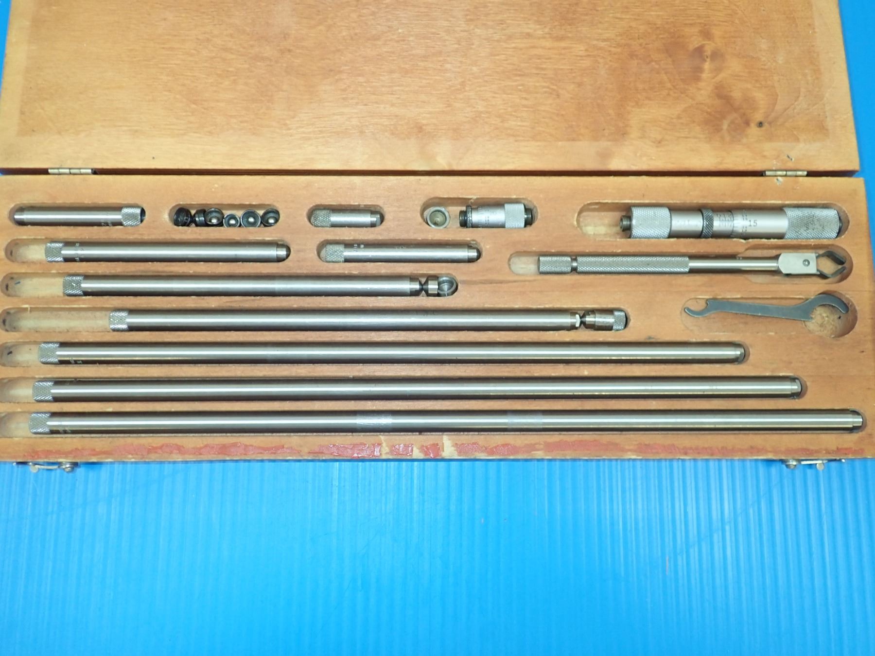 Starrett No. 823 Inside Micrometer Set