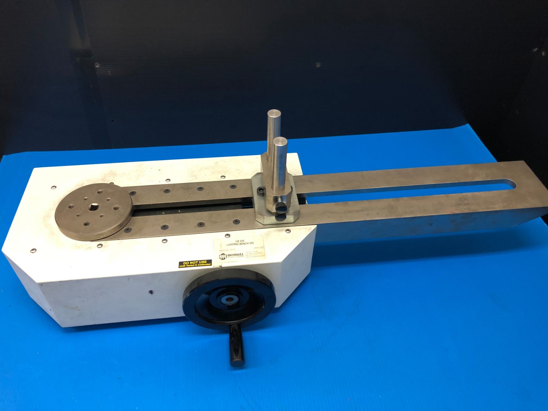 Control Loading Bench Mountz LB250 Loading Bench - BTM Industrial