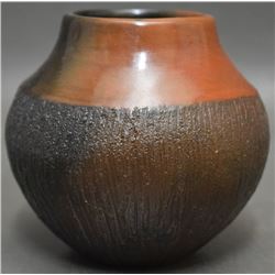 NAVAJO INDIAN POTTERY VASE (CLING)