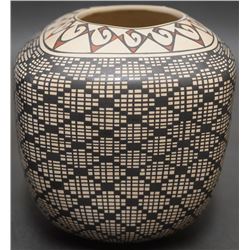 MATA ORTIZ POTTERY VASE (DOMINGUEZ)