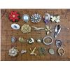 Image 1 : Lot of vintage brooches