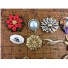 Image 2 : Lot of vintage brooches