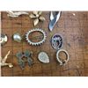 Image 4 : Lot of vintage brooches
