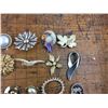 Image 5 : Lot of vintage brooches