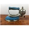 Image 2 : COLEMAN model 4-a blue enamel gas iron