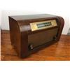Image 4 : Philco wooden tube radio