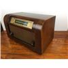 Image 5 : Philco wooden tube radio
