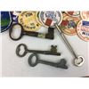 Image 8 : Miscellaneous junk drawer lot #1 skeleton keys milk caps razor buffalo