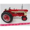 Image 4 : FARMALL 350 TRACTOR 8 1/2 "L