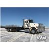 Image 2 : 2011 PETERBILT 367 T/A ROLL OFF DECK TRUCK