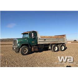 1988 FORD L8000 T/A GRAVEL TRUCK