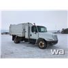 Image 2 : 2003 IHC 4300 S/A GARBAGE TRUCK