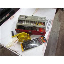 HAND WINCH 1,200 LG & TACKLE BOX