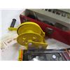 Image 3 : HAND WINCH 1,200 LG & TACKLE BOX