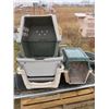 Image 1 : 4 DOG CAGES, 3 LRG, 1 SM