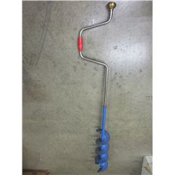 Ice Auger 6 inch / blades are sharp and in good shape see pics
