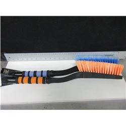 2 Snow Brushes