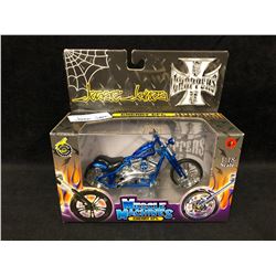 WEST COAST CHOPPERS MUSCLE MACHINES "CHERRY CFL" 1:18 SCALE MOTORCYCLE