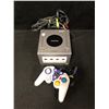 Image 1 : NINTENDO GAMECUBE W/ CONTROLLER
