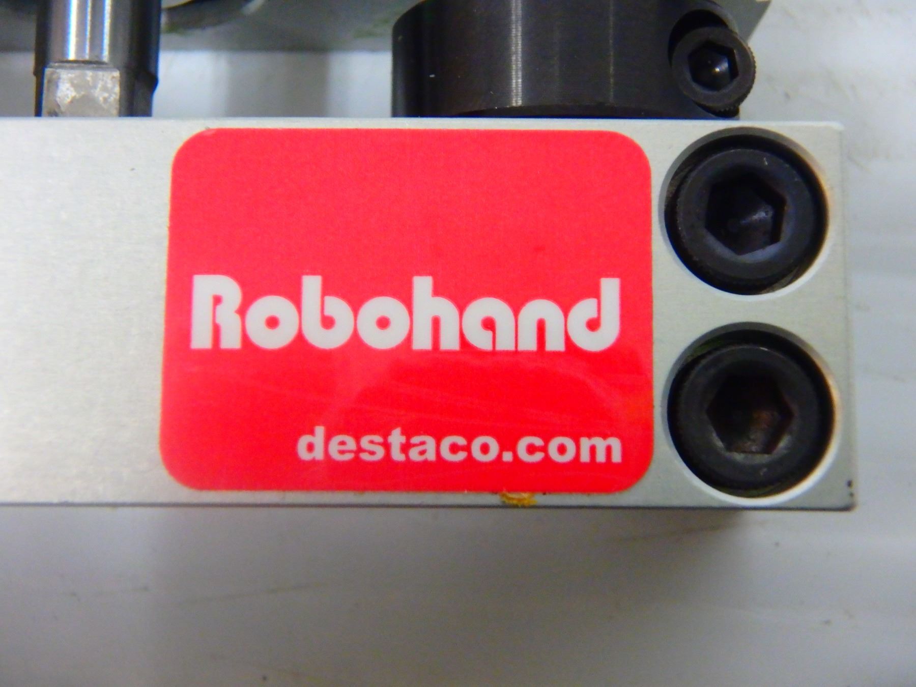 ROBOHAND (2) DLT=10EC1 LINEAR MOTION SLIDE ACUATOR WITH PNEUMATIC