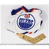 Image 1 : VINTAGE OILERS MINI-STICK AND YOUTH OILERS JERSEY
