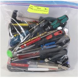 BAG OF ASSORTED UTILITY KNIVES