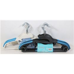 2 BUNDLES OF NEW NONSLIP HANGERS