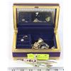 Image 1 : VINTAGE VELVET JEWELRY BOX WITH VINTAGE