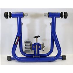 BLACKBURN TRAKSTAND FLUID BIKE TRAINER