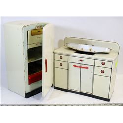 VINTAGE TIN KITCHEN SINK & FRIDGE TOYS.