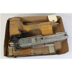 BOSTITCH 2-1/2 AIR NAILER WITH STAPLES