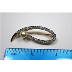 14)  VINTAGE PUCCIMI GOLD TONE, PEARL