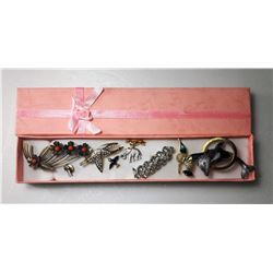 6)  LOT OF 5 VINTAGE BROOCHS & 4 FASHION