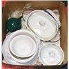 Image 1 : BOX W/BAKEWARE INCL. 2 CORNINGWARE