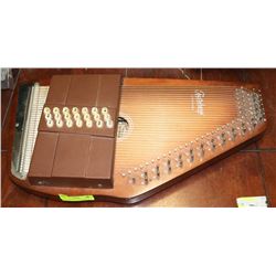AUTOHARP, BY OSCAR SCHMIDT.