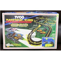 VINTAGE TYCO DAREDEVIL JUMP SLOT CAR SET