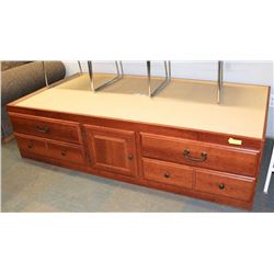 KATHY IRELAND HOME WOOD MATES BED W/4