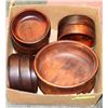 Image 1 : BOX OF WOOD SALAD BOWL AND SERVING DISHES
