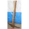 Image 1 : PICK AXE AND REGULAR AXE