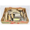 Image 1 : FLAT OF 11 ASSORTED BRICK & CEMENT TROWELS