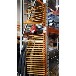 2 PANTS HANGERS