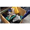 Image 1 : BOX OF DRYWALL TOOLS AND KNEEPADS