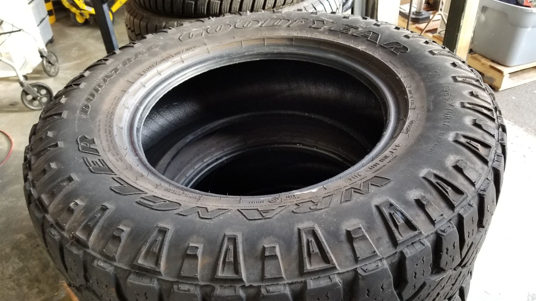 SET OF 4 GOODYEAR WRANGLER LT 265 70 R17 TIRES