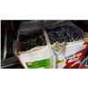 Image 1 : BOX OF 2 1/2 INCH SPIRAL NAILS