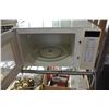 Image 3 : WHITE SAMSUNG MICROWAVE AND FEDDERS AIR CONDITIONER
