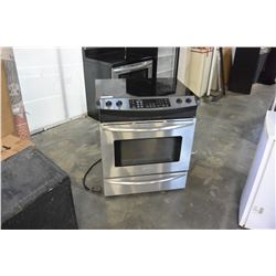 FRIDGIDAIRE ELECTROLUX PROFFESIONAL SERIES STAINLESS AND BLACK OVEN