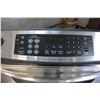 Image 4 : FRIDGIDAIRE ELECTROLUX PROFFESIONAL SERIES STAINLESS AND BLACK OVEN